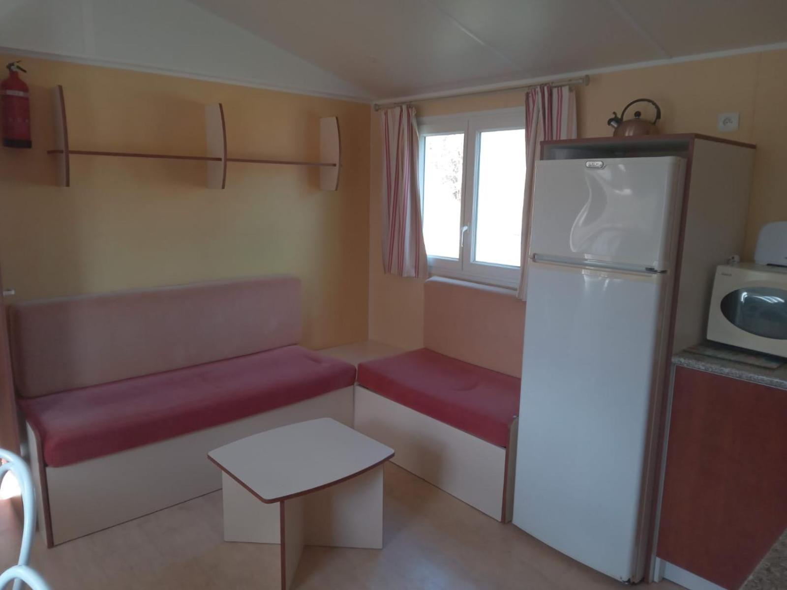 Mobile Home Sleeps 4 Monsec Dış mekan fotoğraf